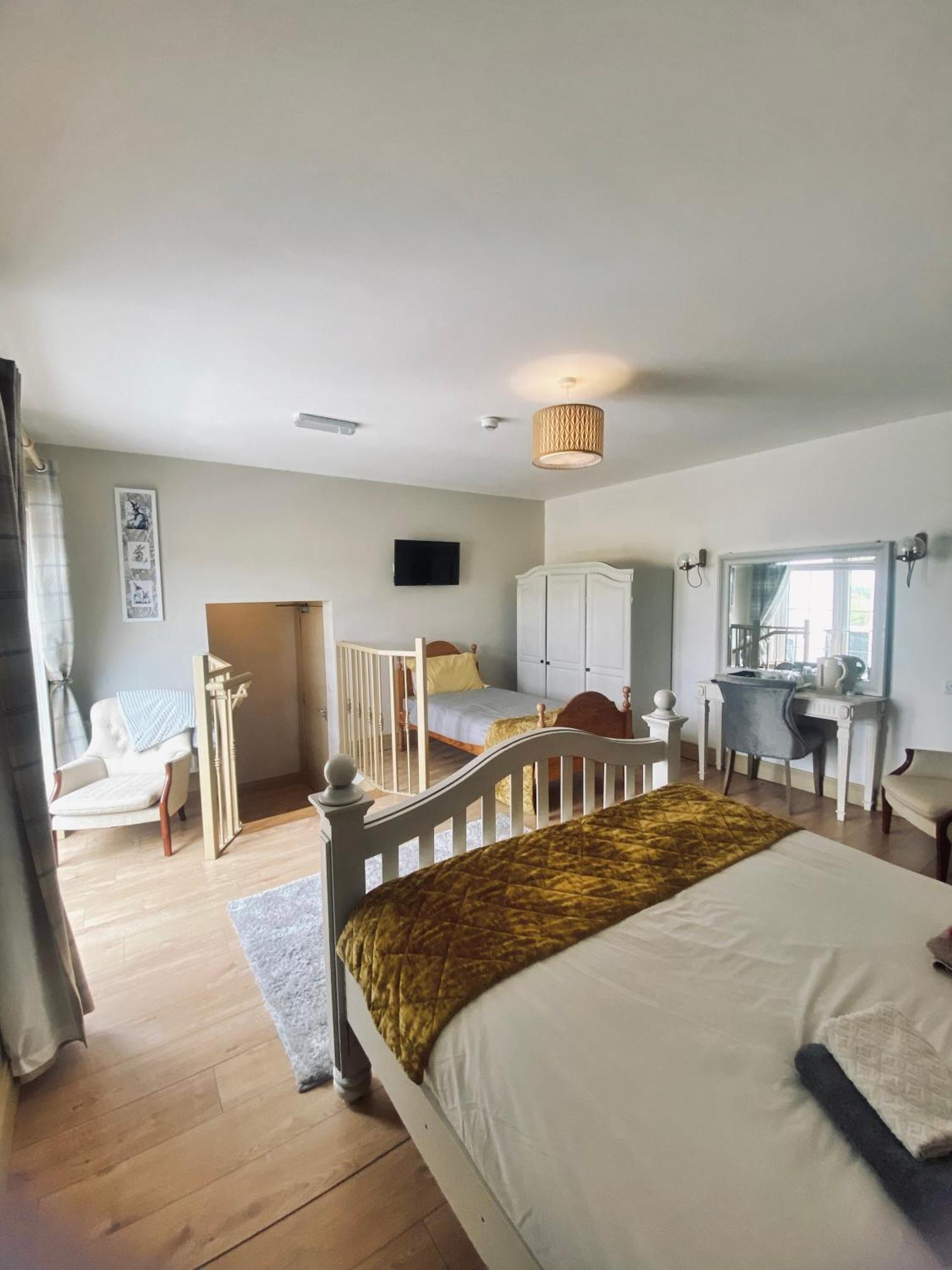 בליק Dulrush Lodge Guest House, Restaurant And Self-Catering מראה חיצוני תמונה
