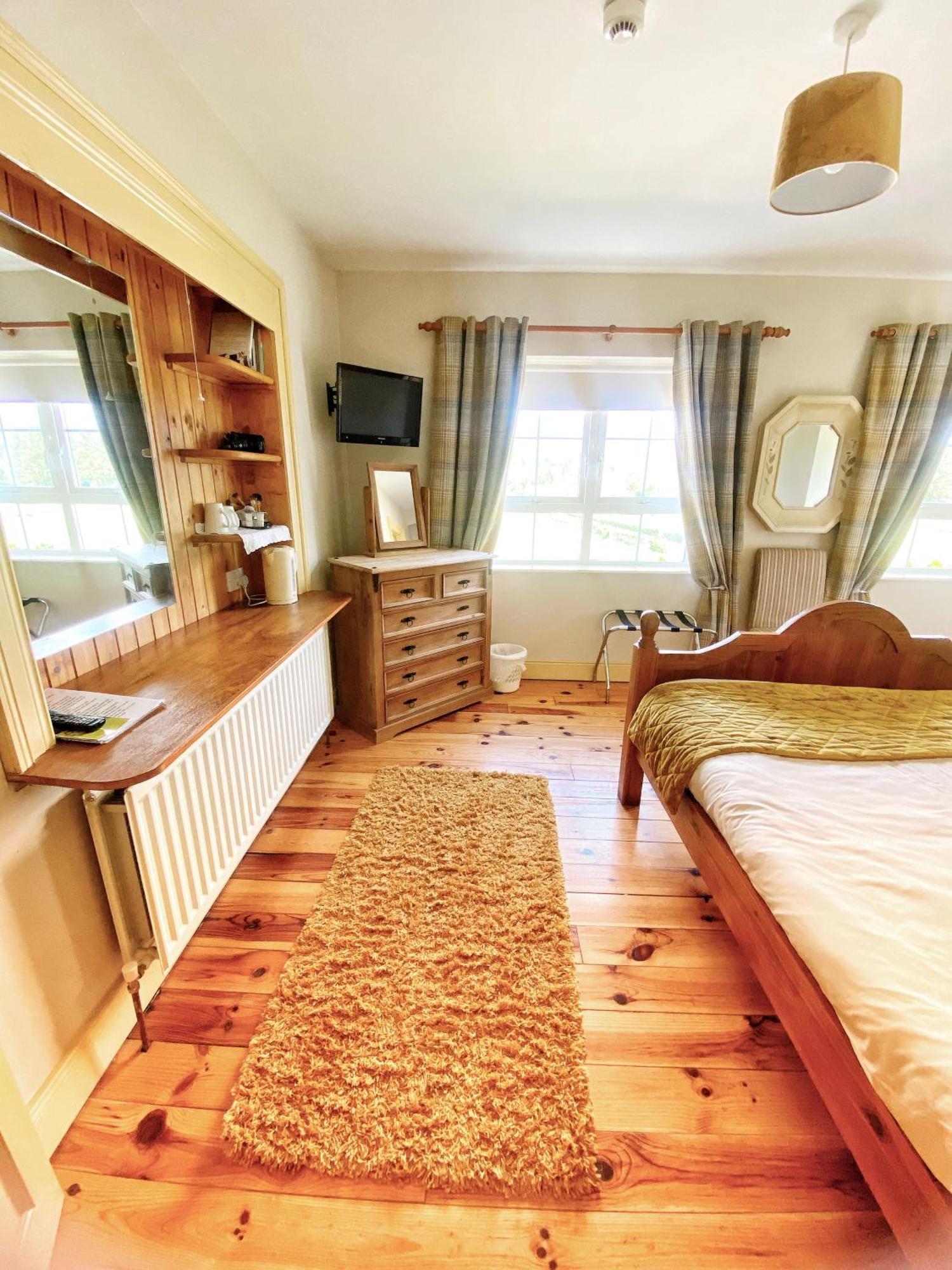 בליק Dulrush Lodge Guest House, Restaurant And Self-Catering מראה חיצוני תמונה
